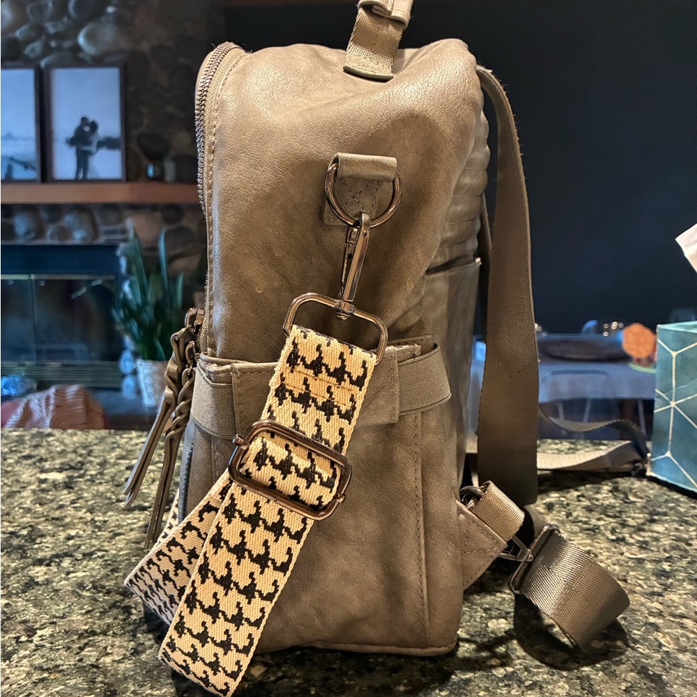Rad Rev full size backpack - Picture 2 of 2
